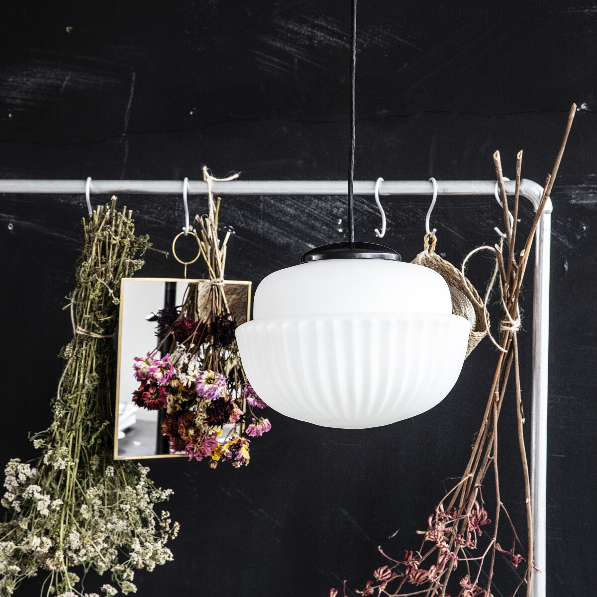 House Doctor - Pendel Lampe - Acorn - Hvid - Ø 29 Cm
