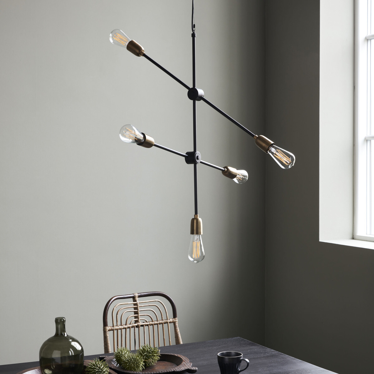 House Doctor - Pendel Lampe - Molecular - Sort Og Messing - H 78 Cm