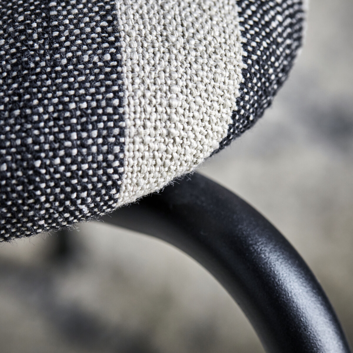 House Doctor - Loungestol - Hdlonga - Indendørs - Sort Råhvid