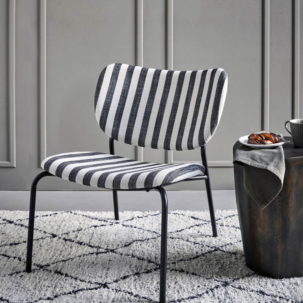 House Doctor - Loungestol - Hdlonga - Indendørs - Sort Råhvid