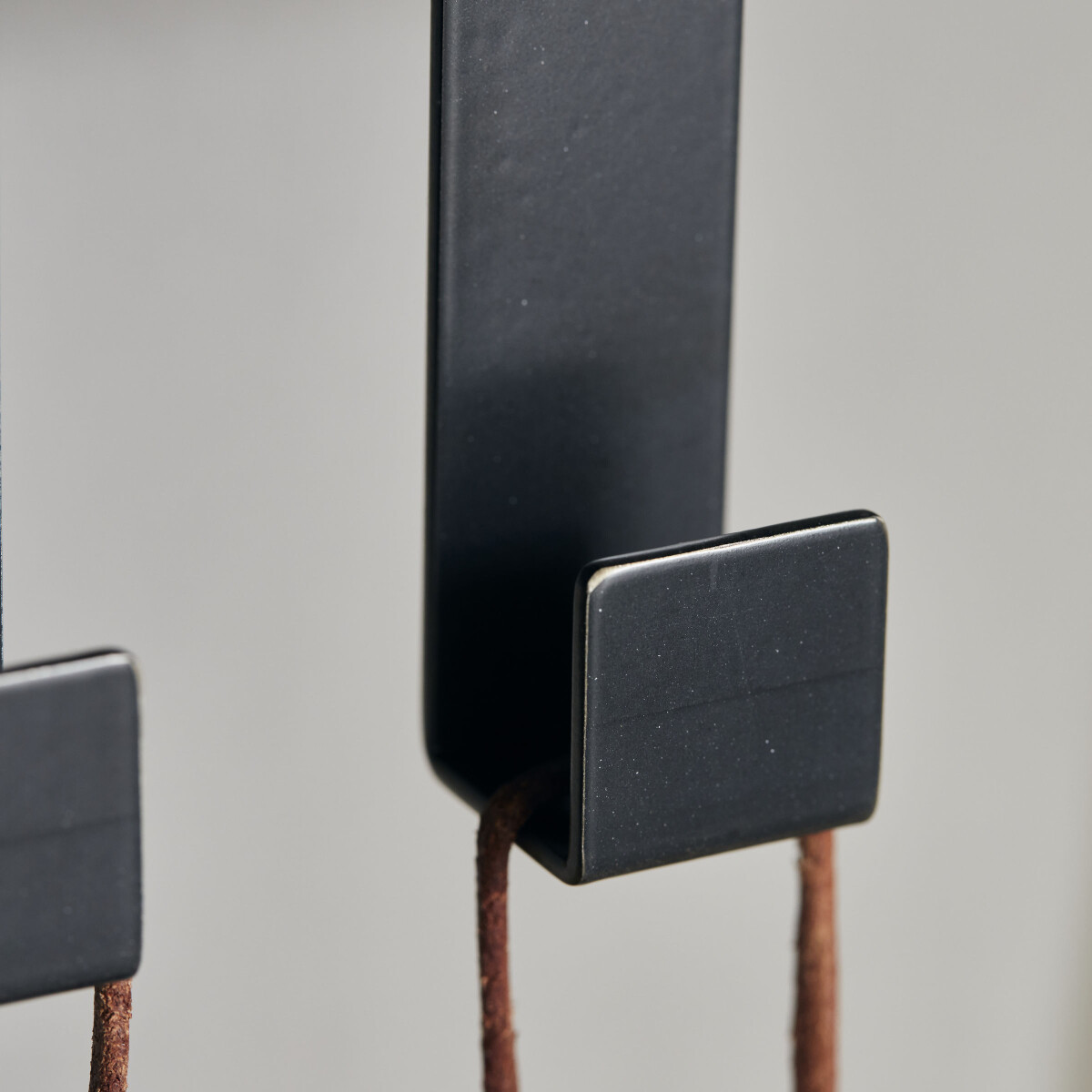 House Doctor - Skinne Med Knager Til Fari Reol - Fari - Sort