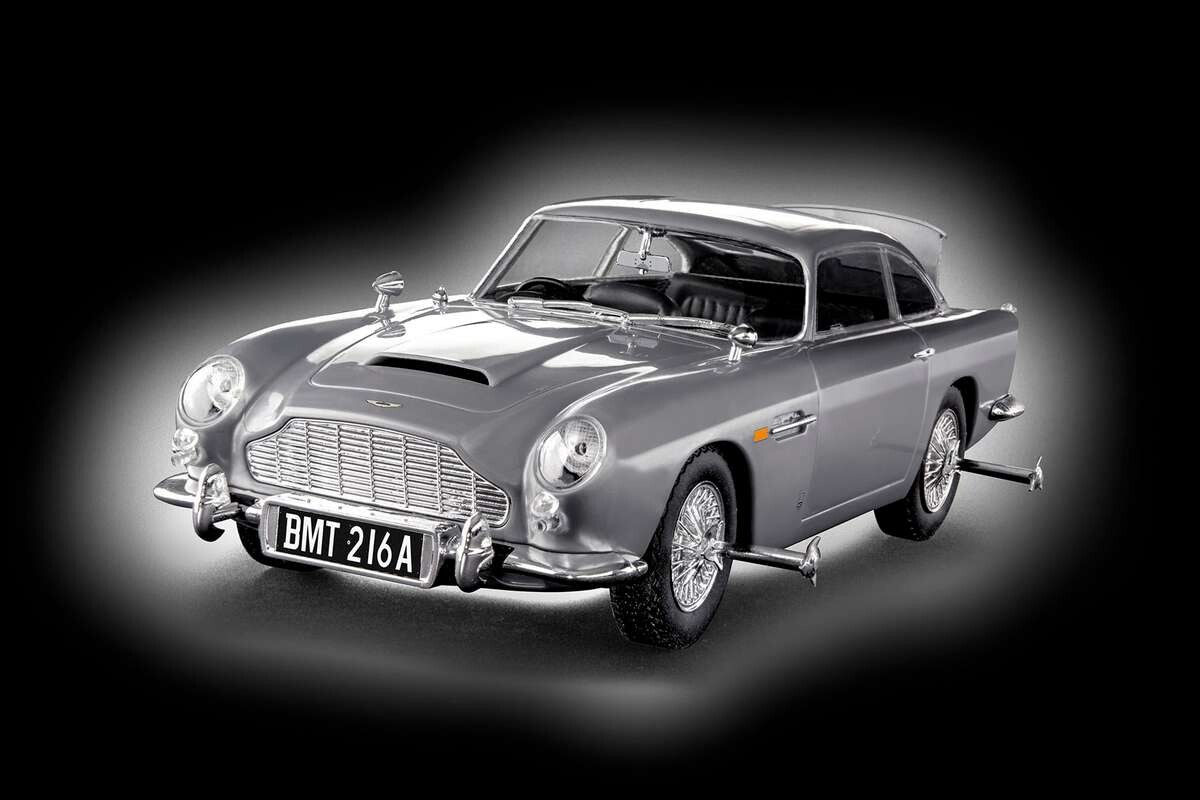 Revell - James Bond Aston Martin Db5 - 1 24 - Easy-Click - 07746