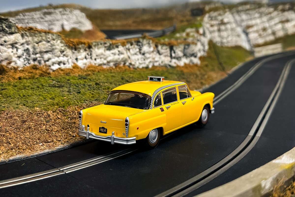Scalextric C4606 - James Bond Checker Taxi Cab Bil - 1 32