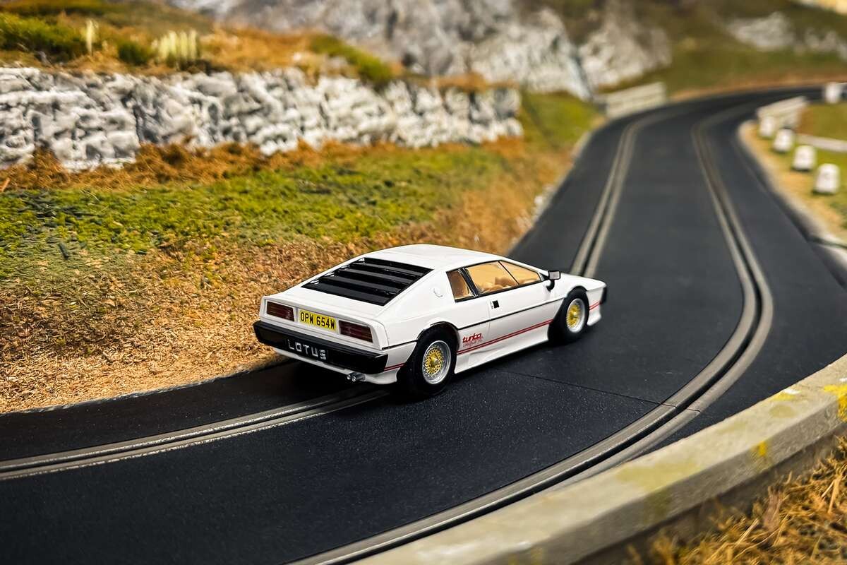 James Bond Lotus Esprit Turbo White For Your Eyes - C4631 - Scalextric