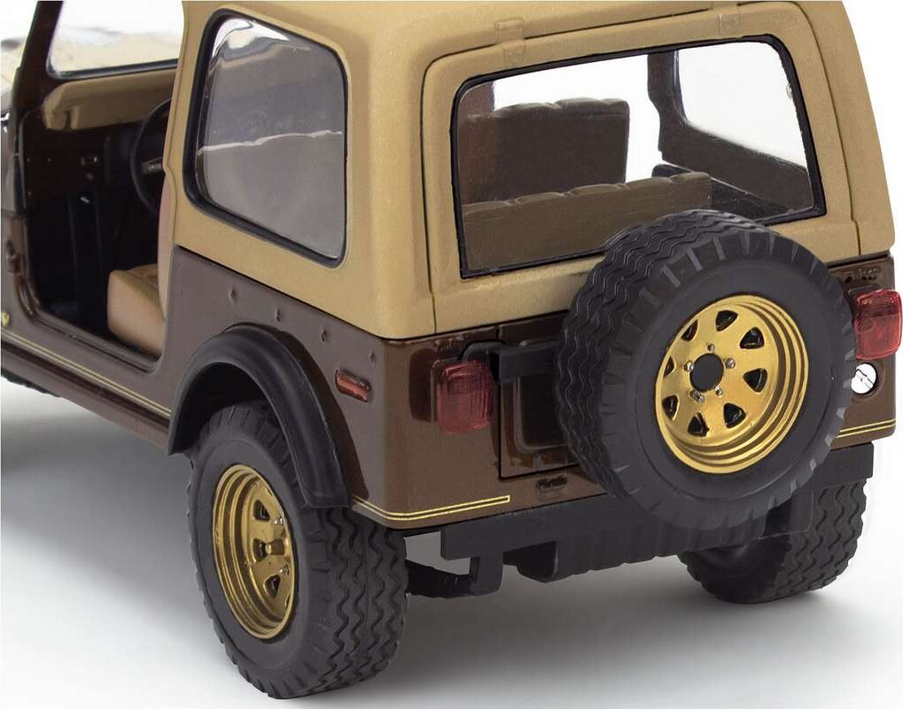 Revell 1977 Jeep CJ-7 1/24 - 14547 Revell 1977 Jeep CJ-7 1/24 - 14547