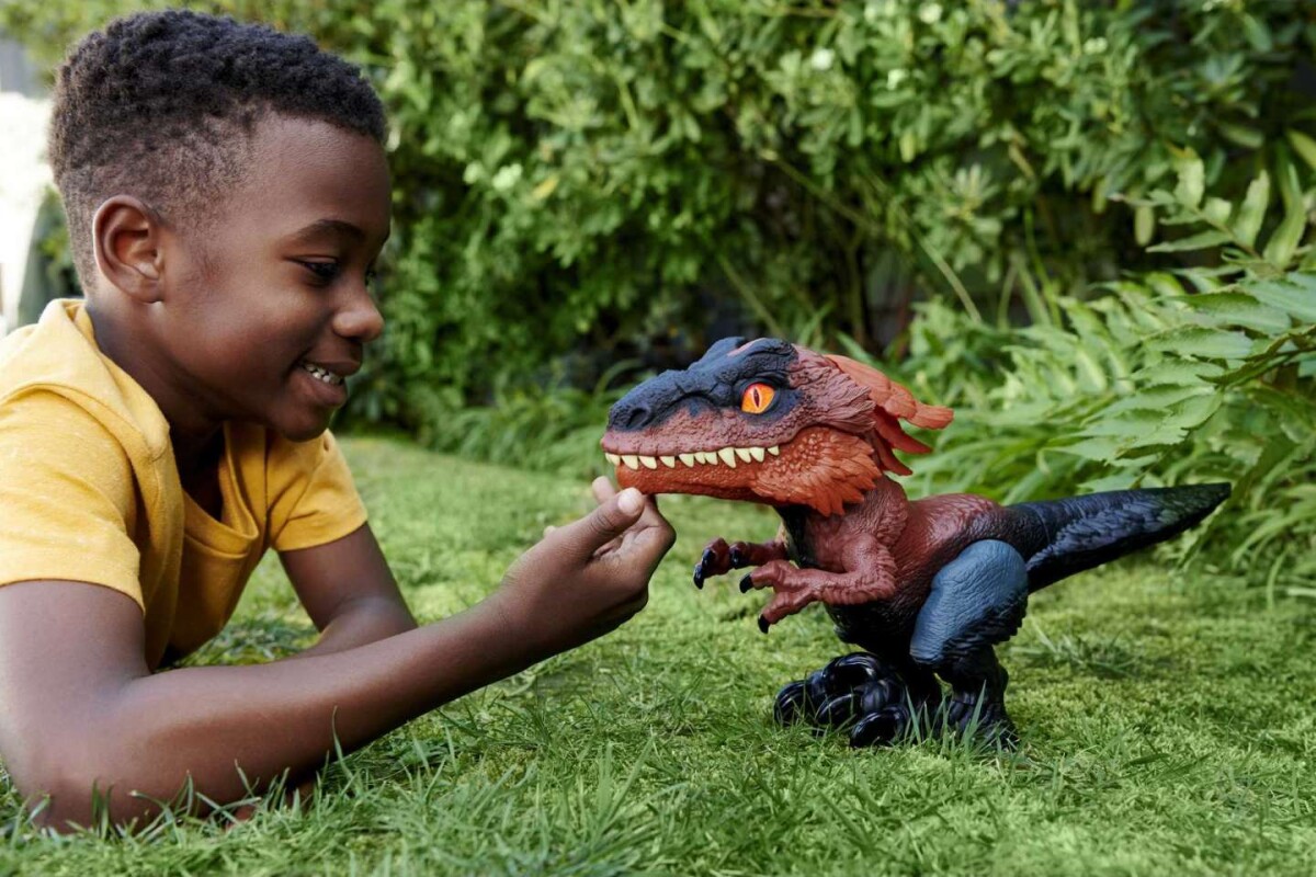Jurassic World - Uncaged Pyroraptor - Interaktiv Dinosaur Legetøj