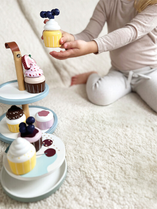 Legemad I Træ - Cupcakes Med Kageopsats - Small Foot