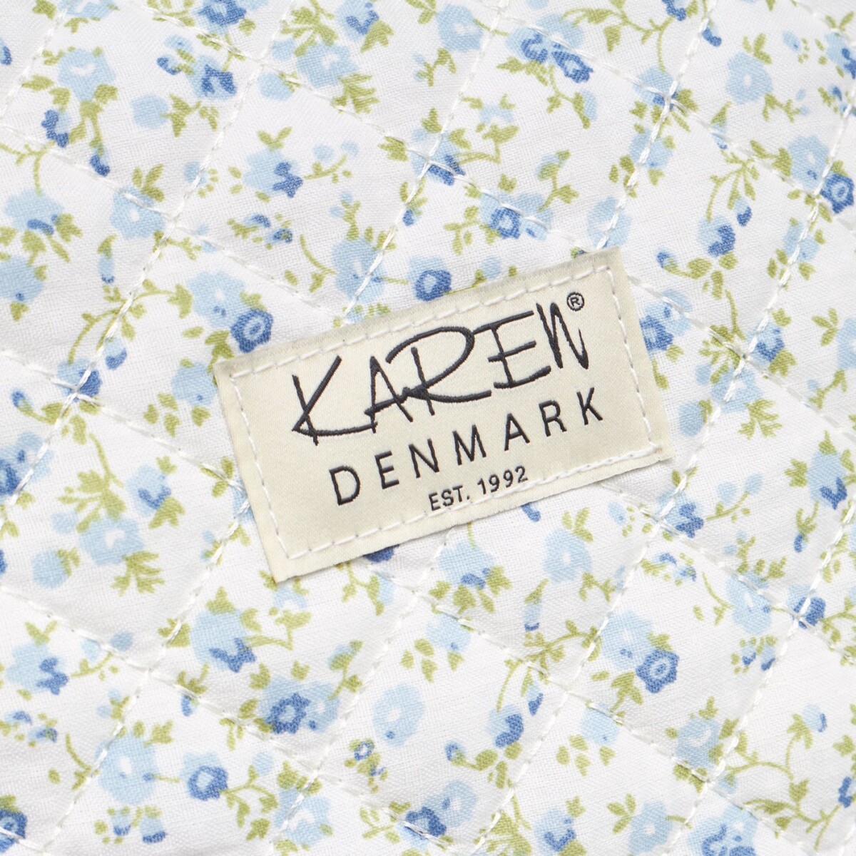 Karen - Stor Toilettaske - Blå Småblomstret Quilt