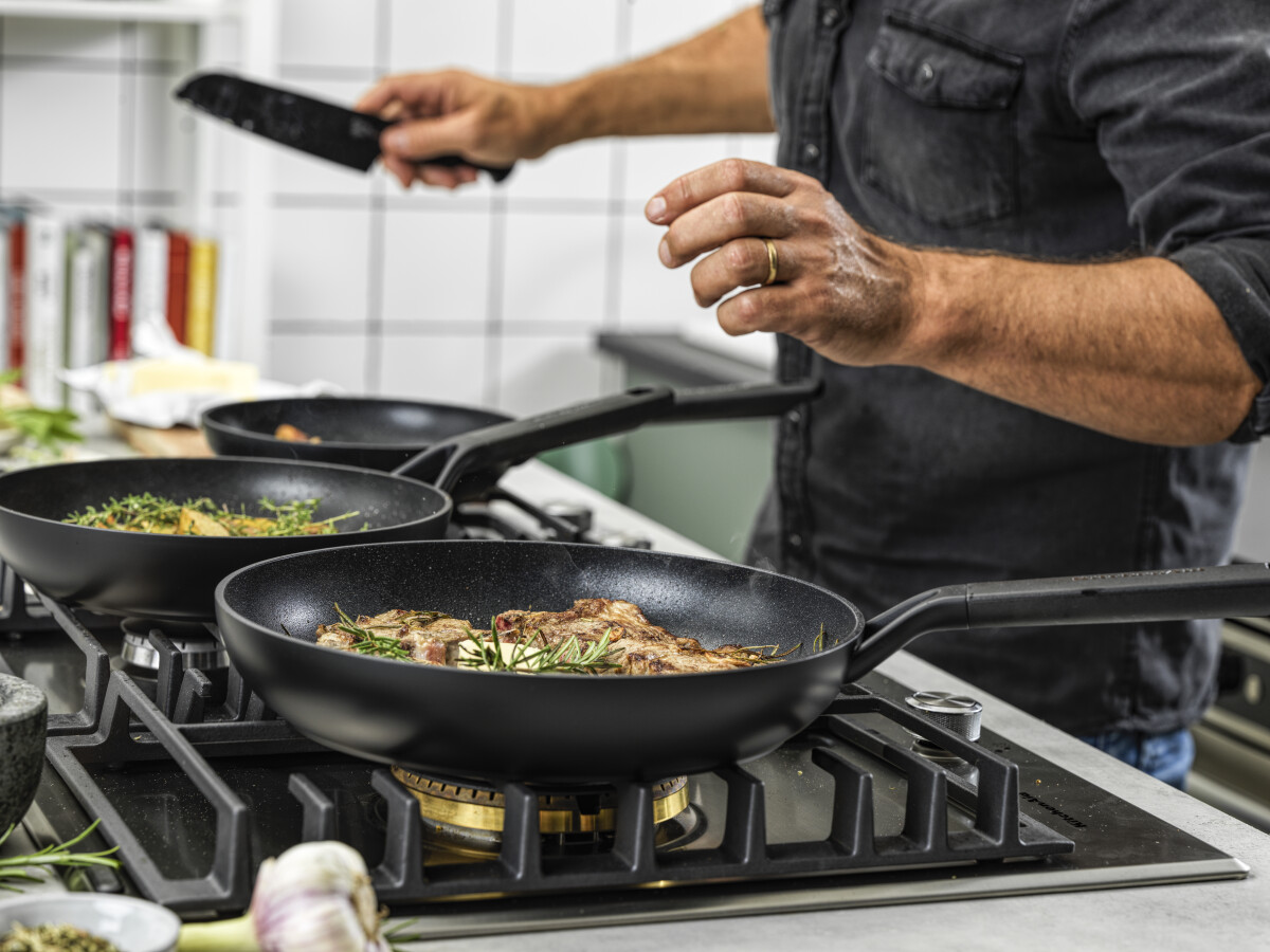 Kitchenaid - Classic Forged Frypan - Black - 28 Cm