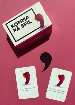 Komma På Spil - Kortspil Om At Sætte Komma