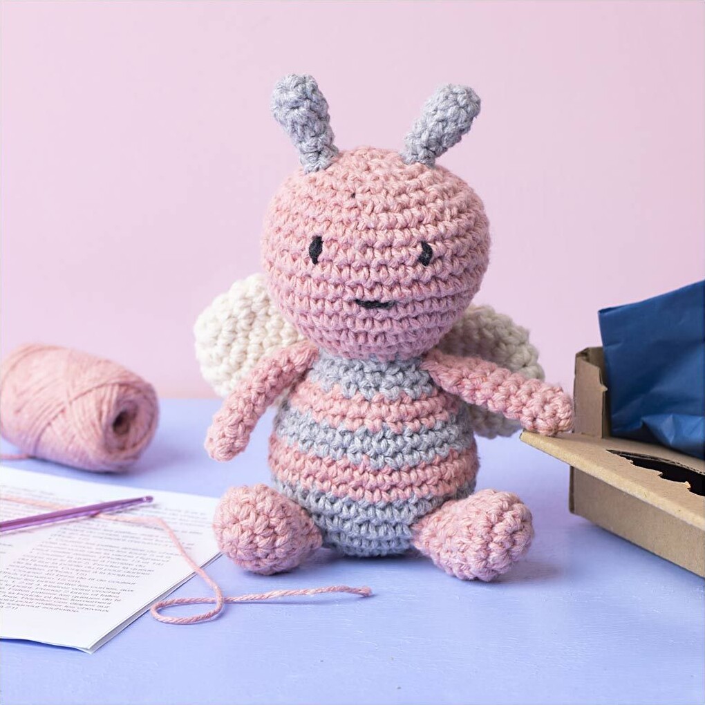 Kreativt Sæt Med Amigurumi - Honningbi - Pastelfarver