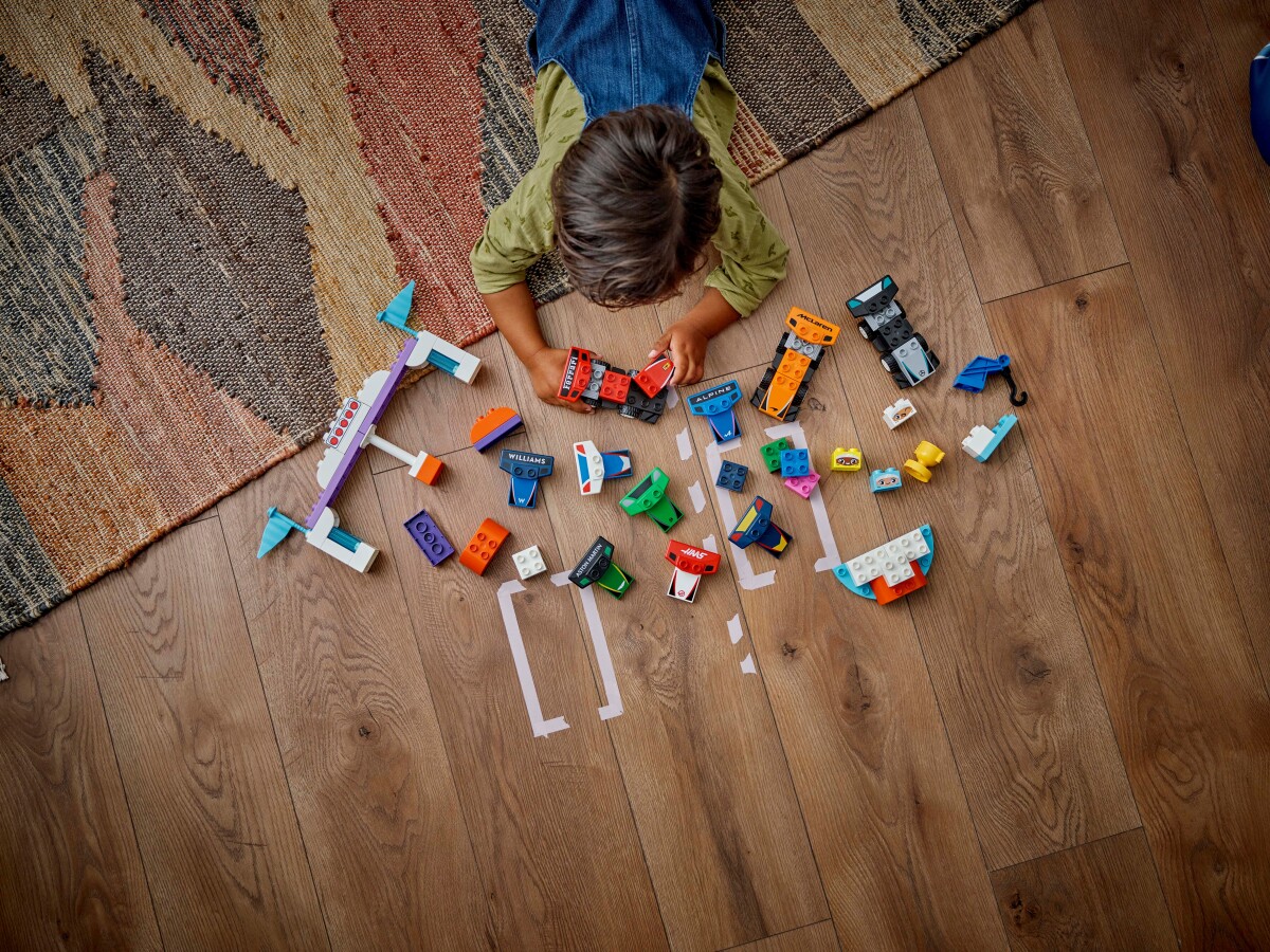 Lego Duplo - F1-Teams Med Racerbiler Og Kørere - 10445