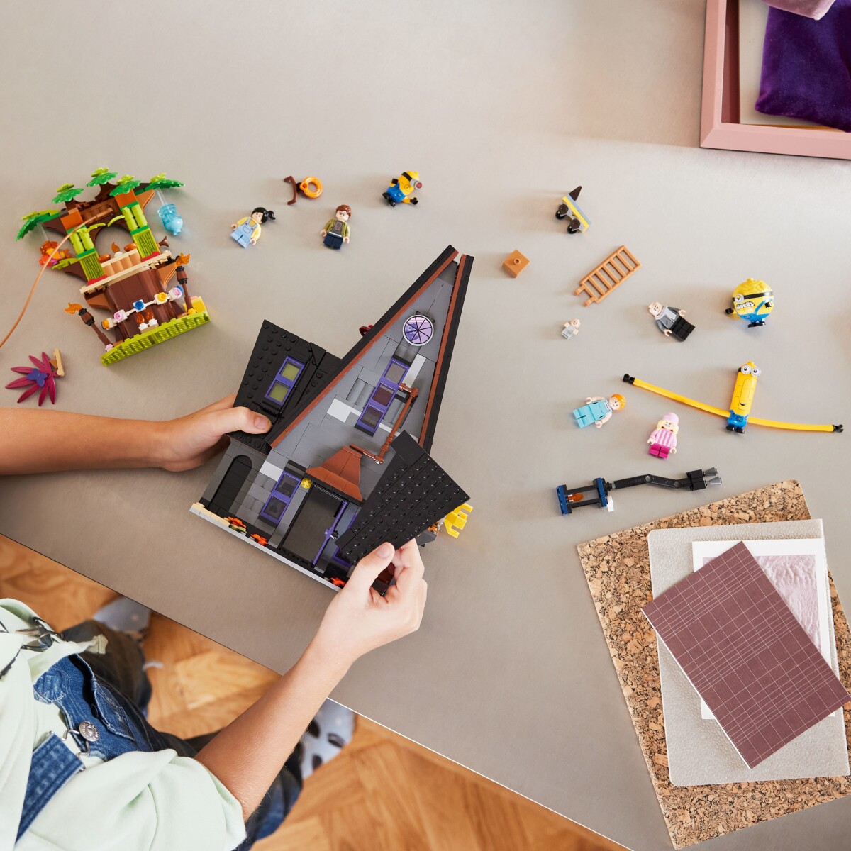 Lego Grusomme Mig 4 - Minions Og Grus Familiepalæ - 75583