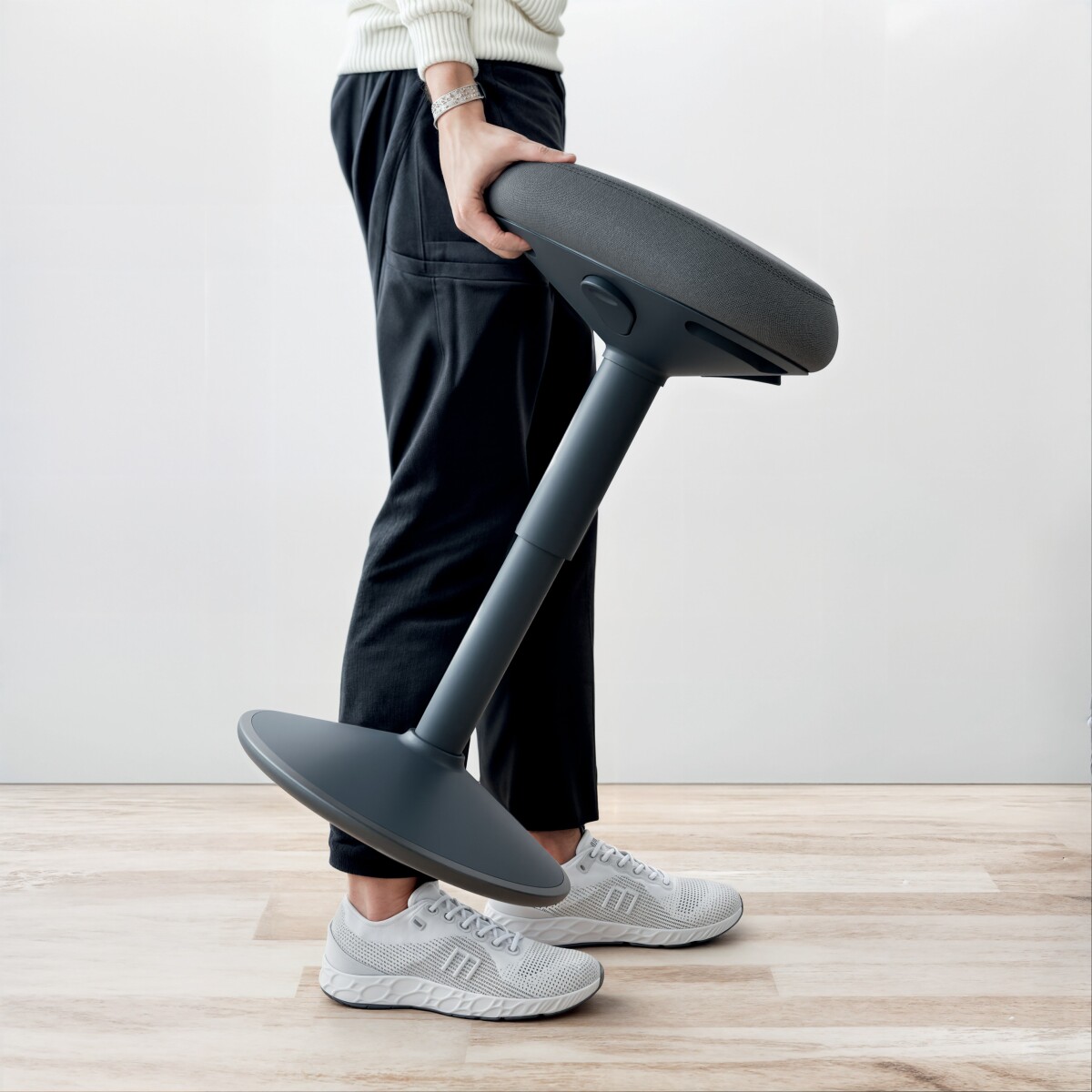Leitz - Standing Stool Active Comfort Seat Dark Grey