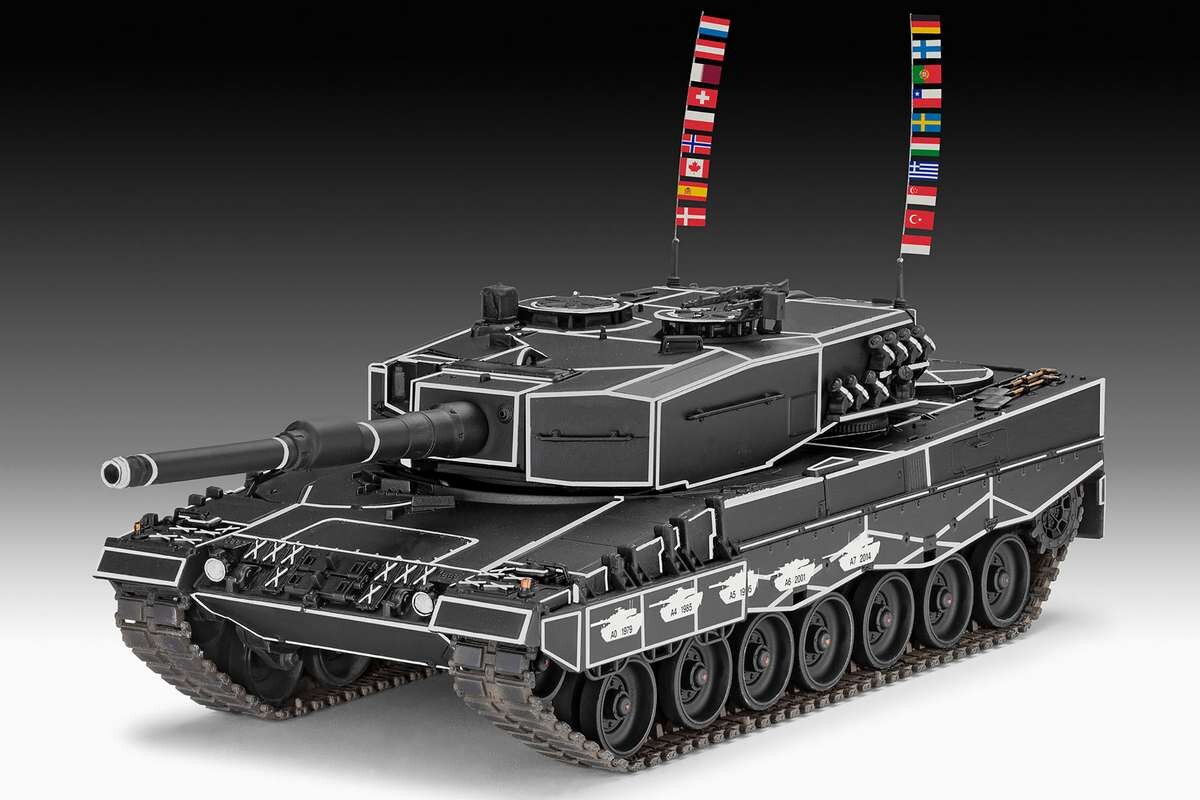 Revell 03368 - Leopard 2A4 - 40Th Anniversary Special - 1 35