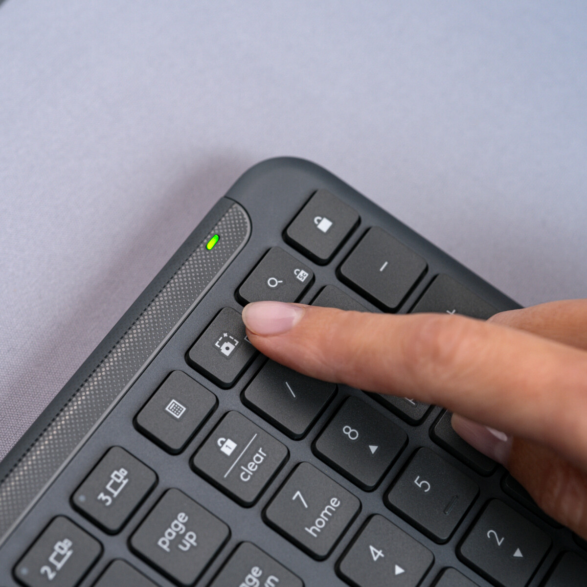 Logitech - Signature Slim Wireless Keyboard K950 Nordic