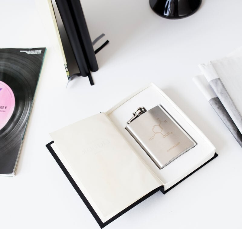 Lommelærke Formet Som Bog - Rustfri Stål