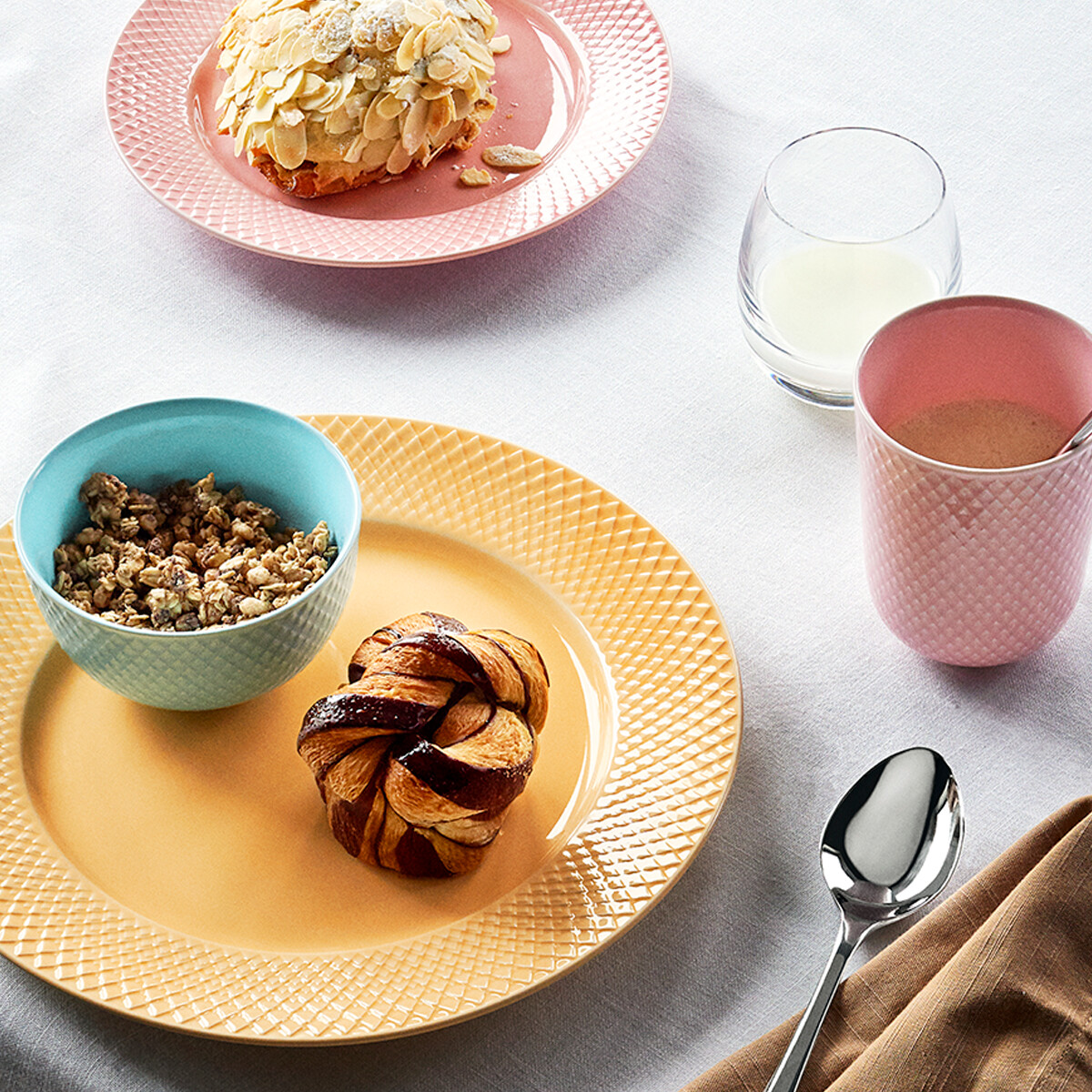 Lyngby Porcelæn - Rhombe Color Krus 33 Cl - Rosa