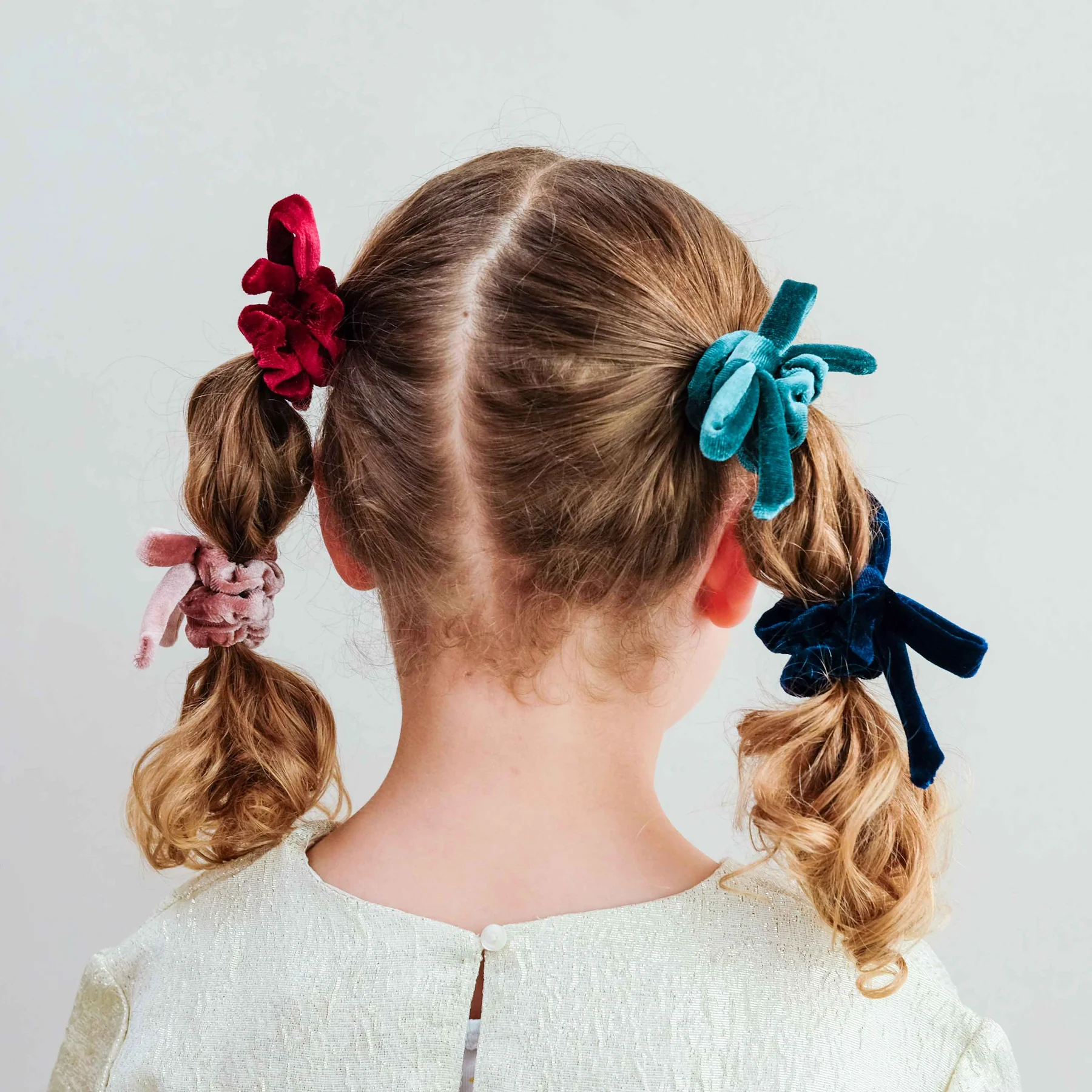 Mimi Lula - 4 Scrunchies Hårelastikker - Velvet Blackberry Bow