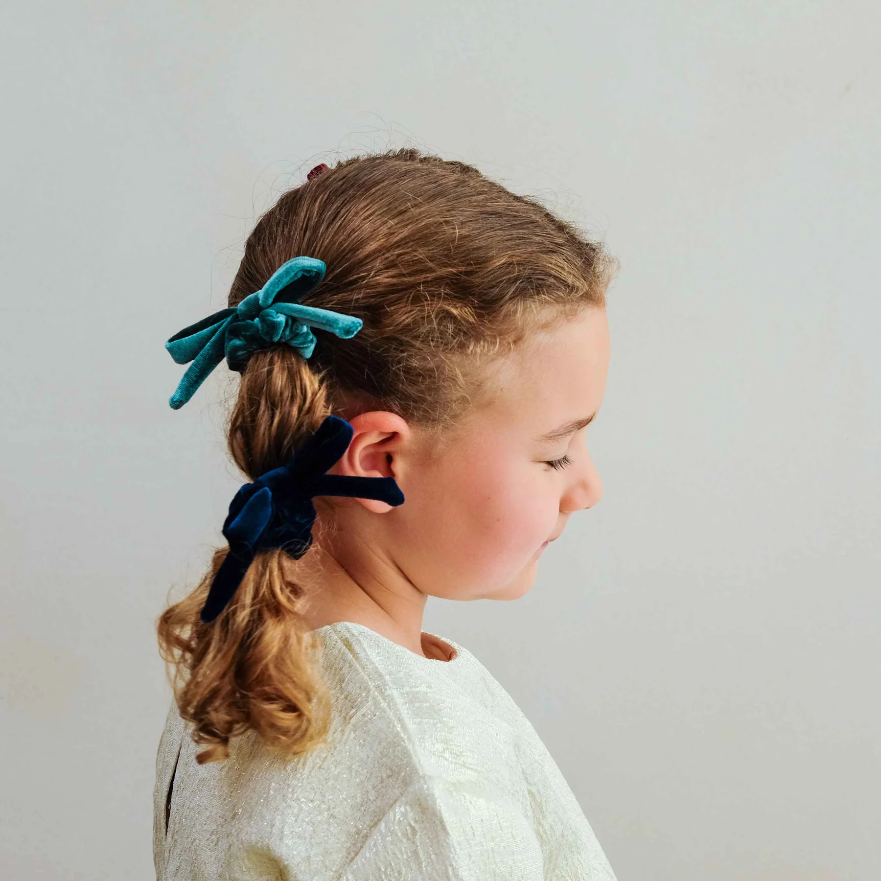 Mimi Lula - 4 Scrunchies Hårelastikker - Velvet Blackberry Bow