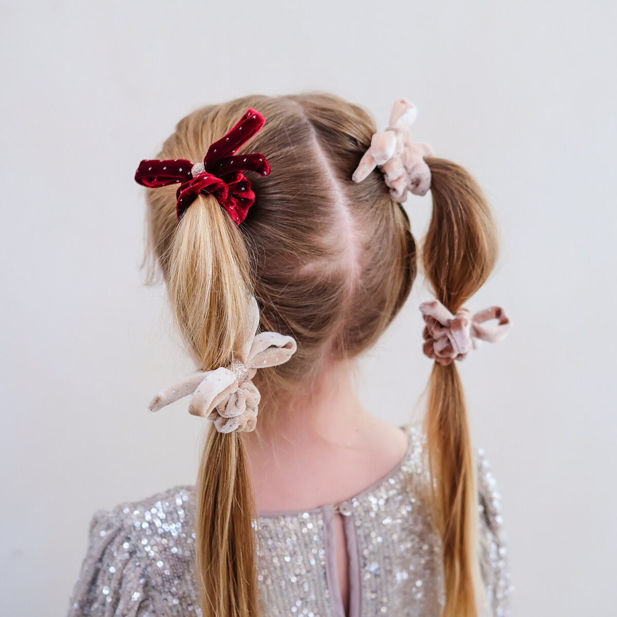 Mimi Lula - 4 Scrunchies Hårelastikker - Velvet Bow