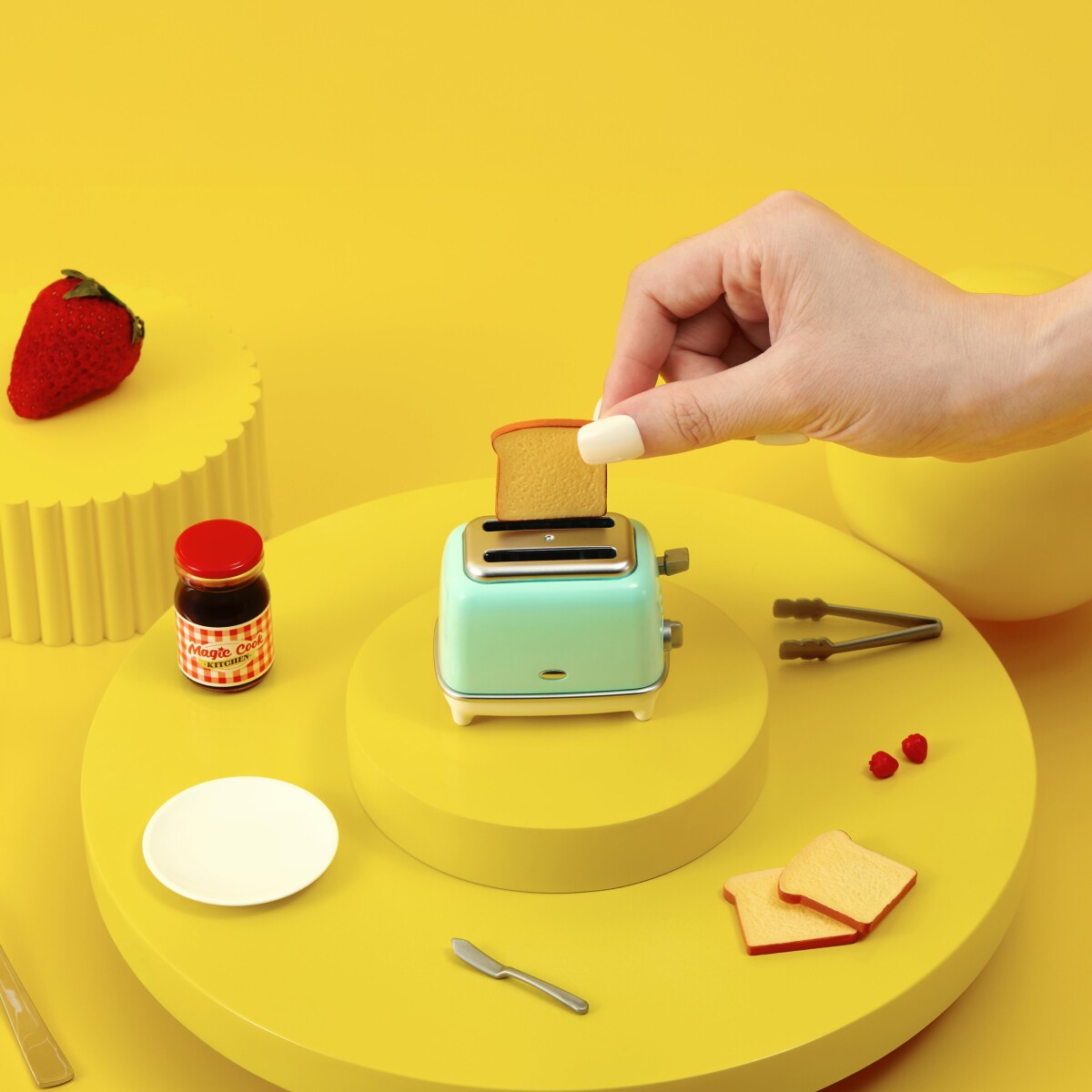 Zuru Mini Brands - Toaster - Really Works Magic Cook Kitchen S1