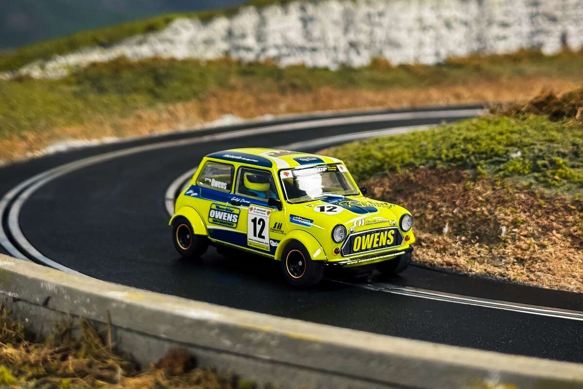 Scalextric C4635 - Mini Miglia Bil - Endaf Owens - 1 32