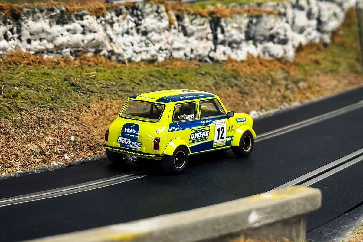 Scalextric C4635 - Mini Miglia Bil - Endaf Owens - 1 32