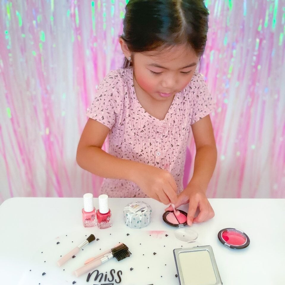 Miss Nella - Den Rene Make-Up Skattekiste