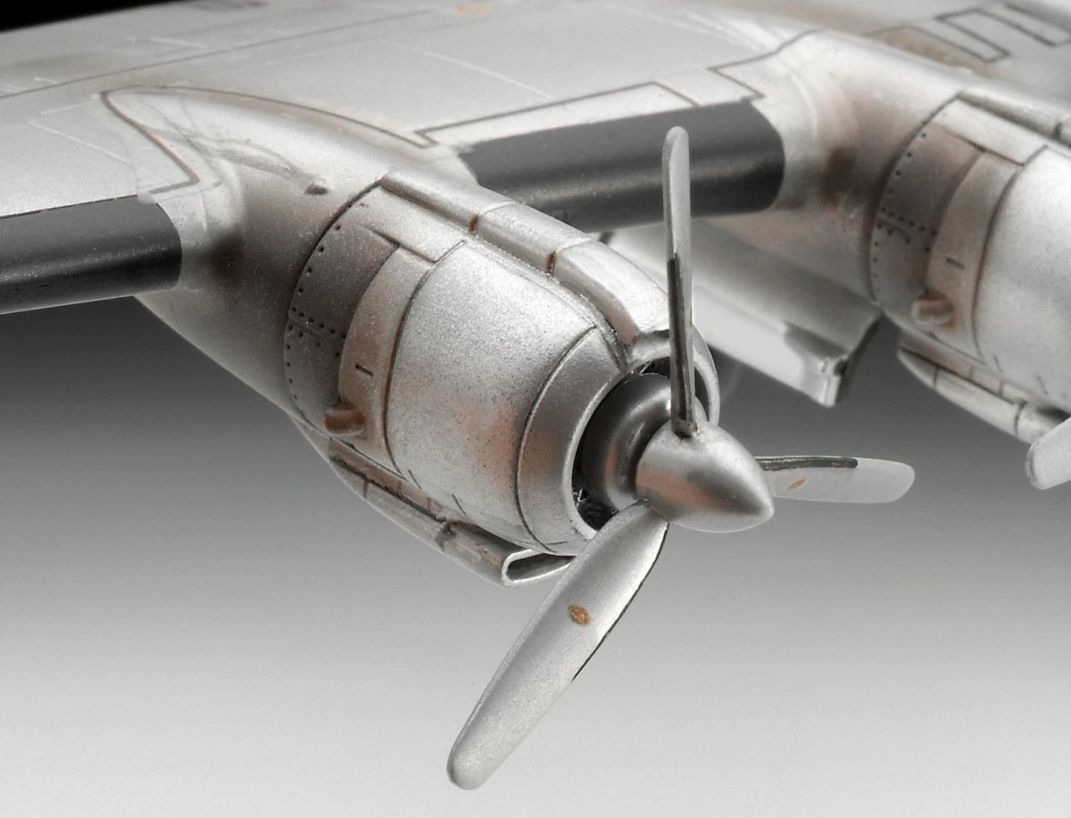 Revell 63745 - Lockheed L1049G Super Constellation Fly - 1 144