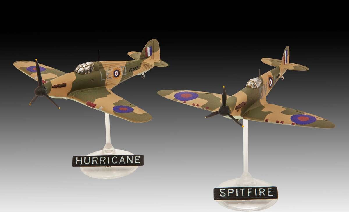 Revell - Spitfire Mkia Og Hurricane Mki - 1 144 - Level 3 - 63771