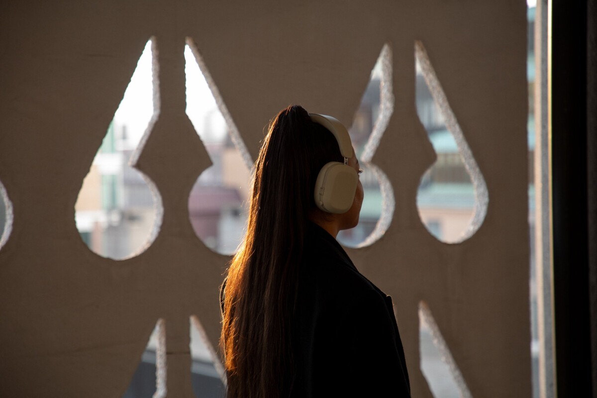 Mondo By Defunc - On-Ear Bluetooth Høretelefoner - Greige