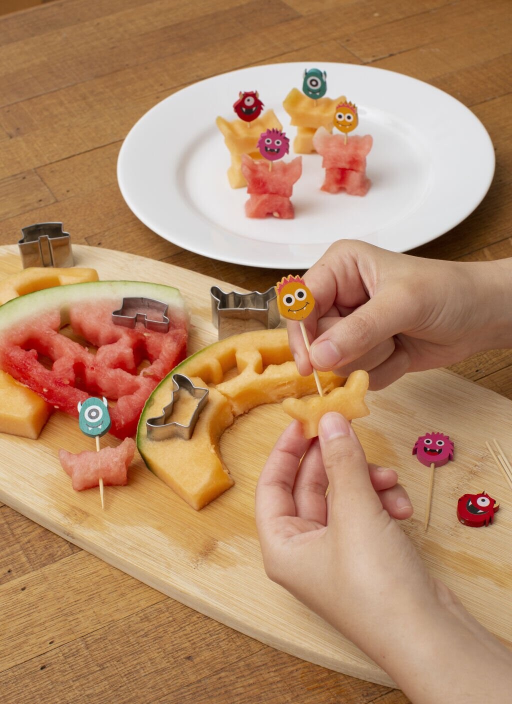 Kikkerland - Frugtskærer Udstikker Sæt Med Monstre