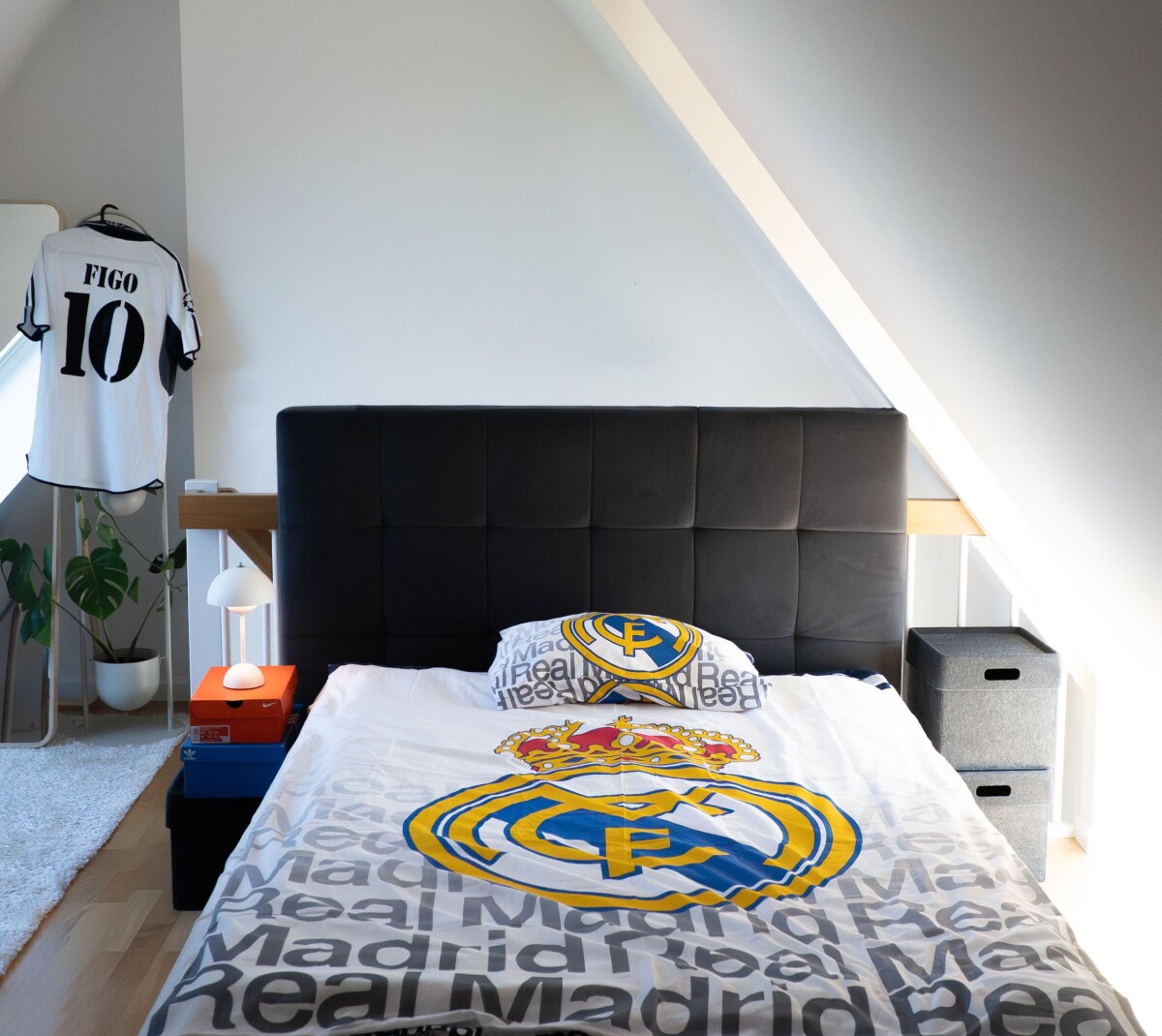 Mumuru - Sengetøj Real Madrid - Vibrant Team Colors - 140X200 Cm