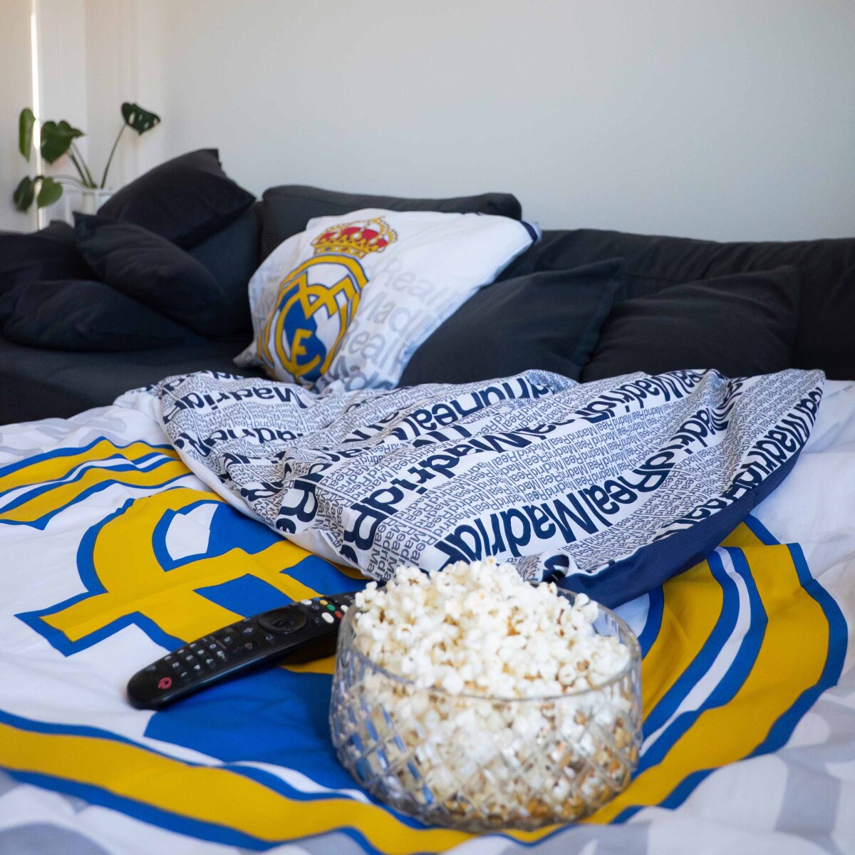 Mumuru - Sengetøj Real Madrid - Vibrant Team Colors - 140X200 Cm