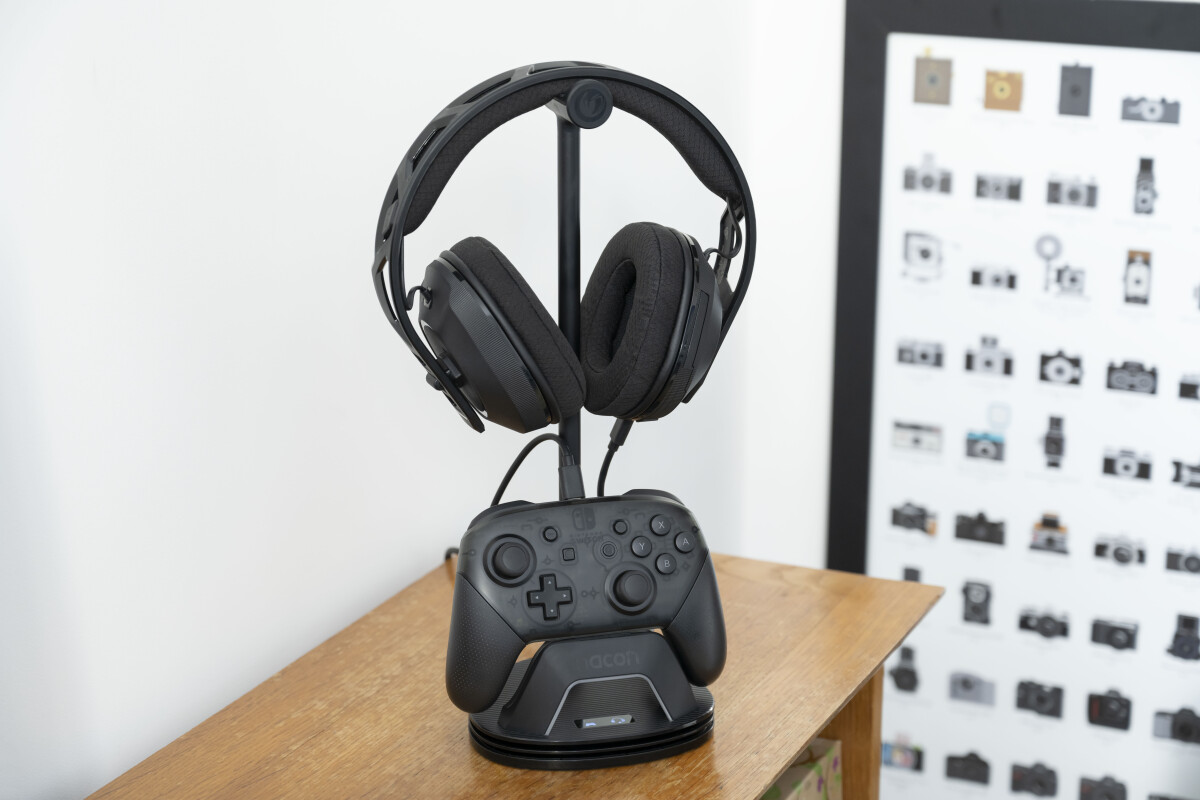 Nacon Charging Station For Headset And Controller Black