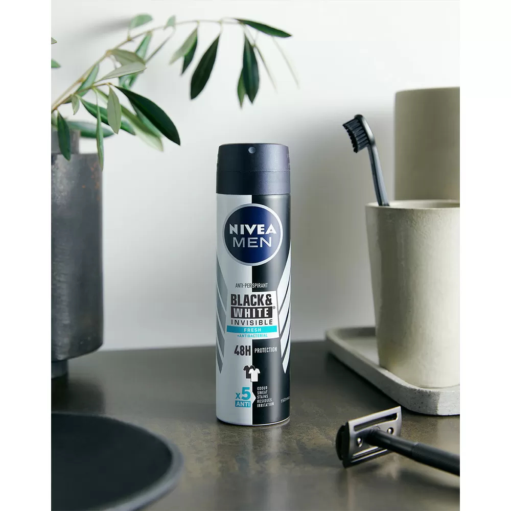Nivea - Black White Invisible Fresh Male Spray - Black White - 150 Ml