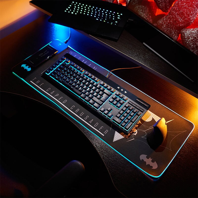 Numskull Batman - Oversize Gaming Mat Mobile Charger