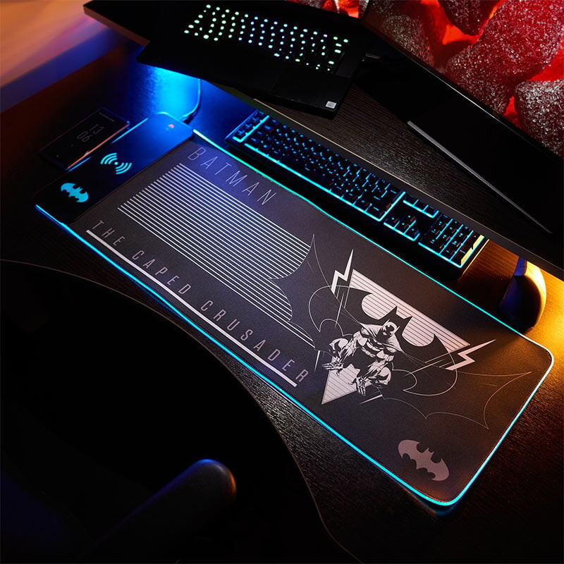 Numskull Batman - Oversize Gaming Mat Mobile Charger
