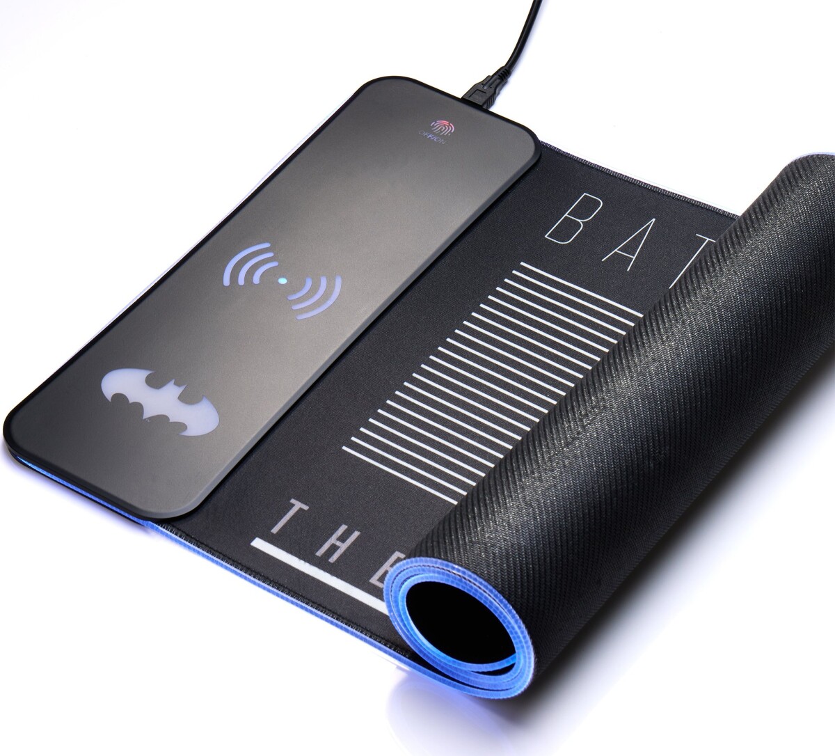 Numskull Batman - Oversize Gaming Mat Mobile Charger