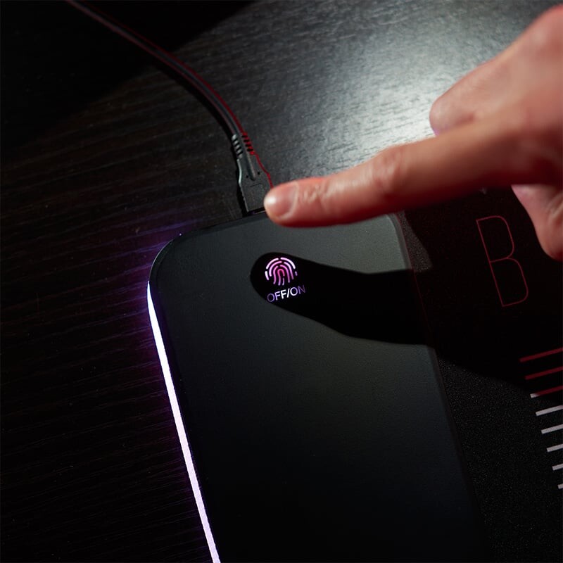 Numskull Batman - Oversize Gaming Mat Mobile Charger
