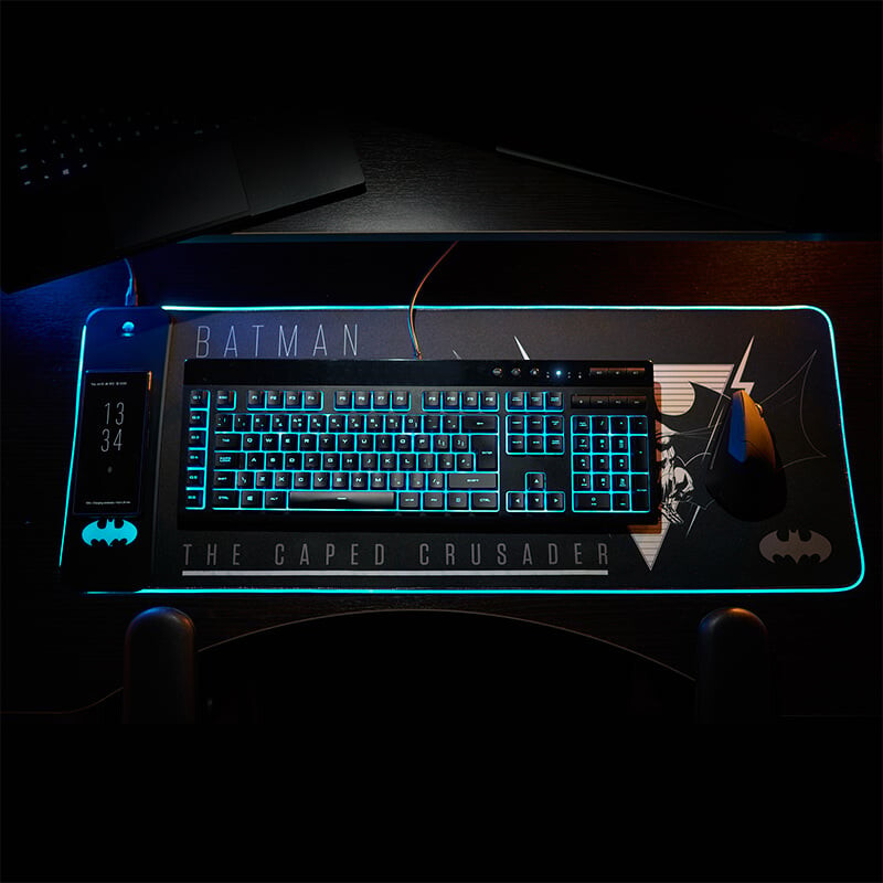 Numskull Batman - Oversize Gaming Mat Mobile Charger