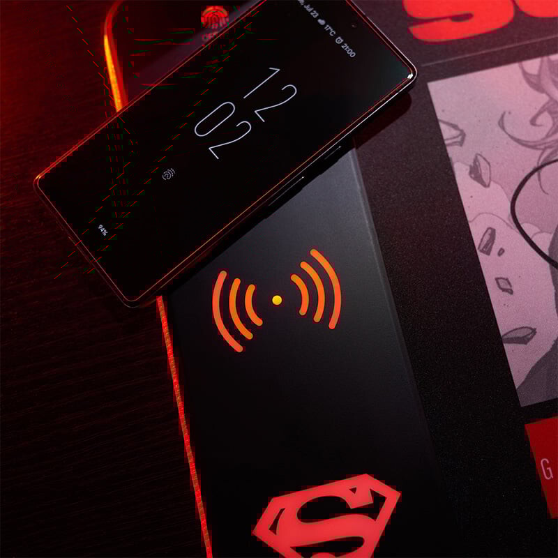 Numskull Superman - Oversize Gaming Mat Mobile Charger