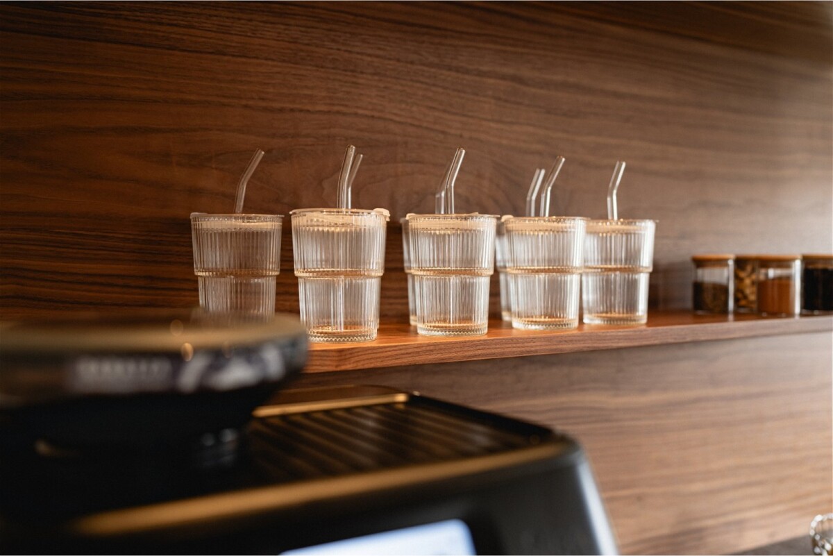 Olsen Home - Glass Cup With Lid Straws - 6 Pack