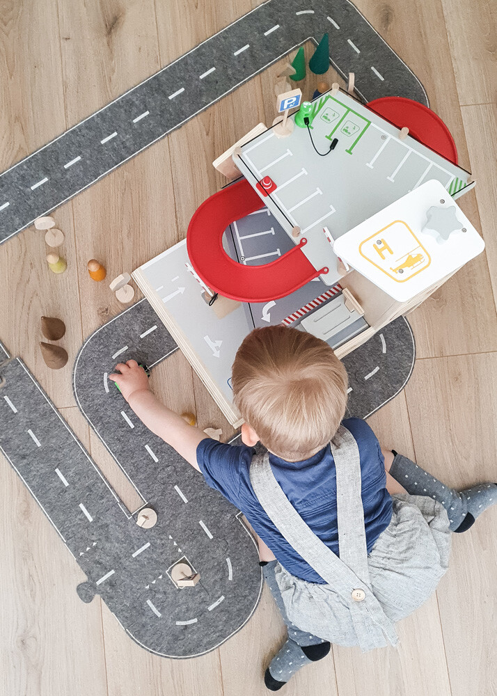 Legetøjs Parkeringshus I Træ - Inkl 2 Biler - Premium - Small Foot