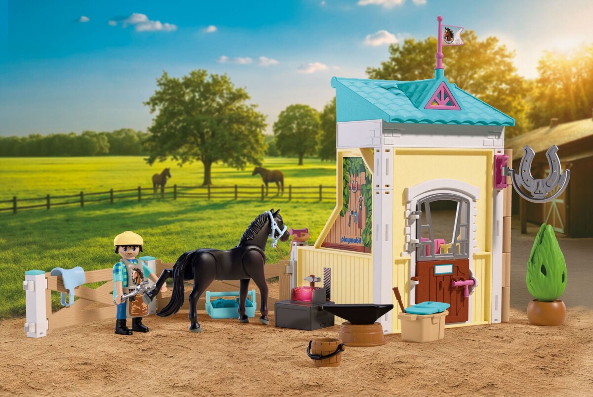 Playmobil - Small Stable With Farrier 72131