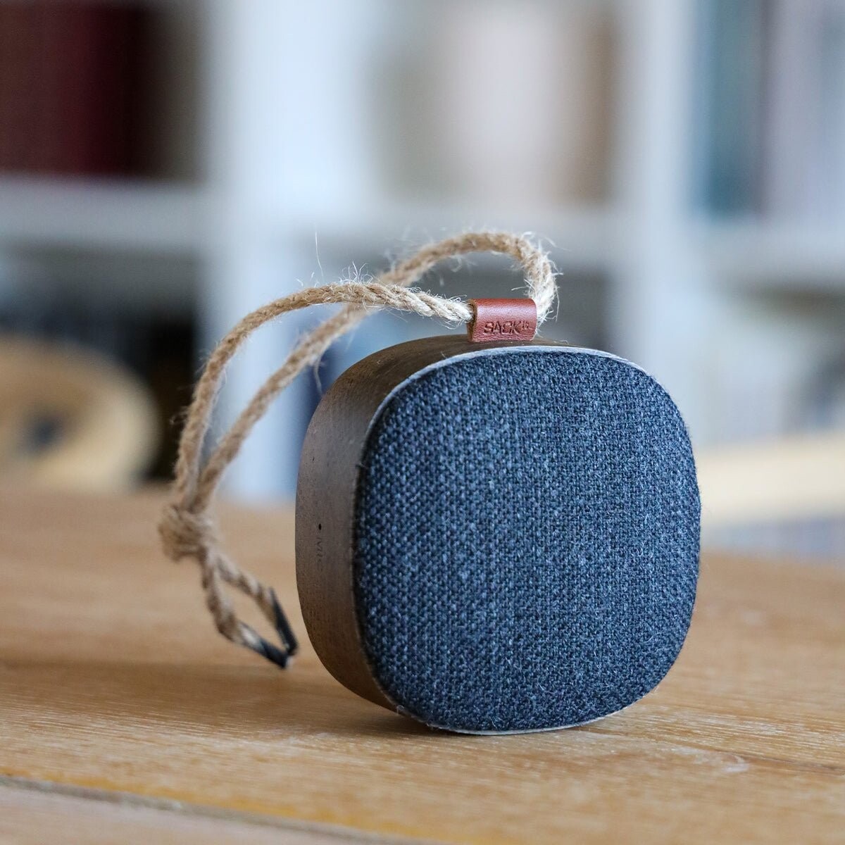Sackit - Go Wood Transportabel Bluetooth Højtaler - Røget Eg