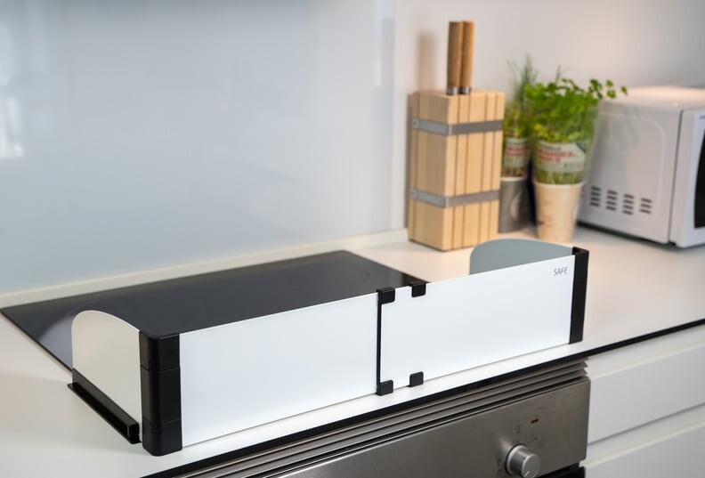 Safe Care Co - Selvklæbende Komfurafskærmning Sc547 - Hvidsort - 55-65 Cm