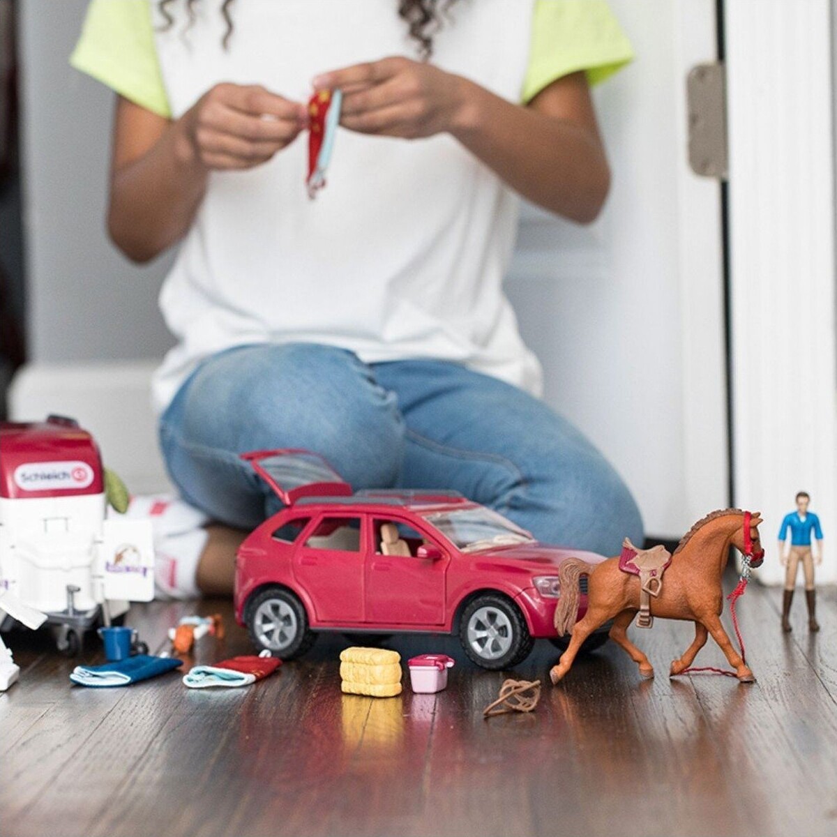 Schleich Horse Club - Bil Med Hestetrailer Og Tilbehør - 42535