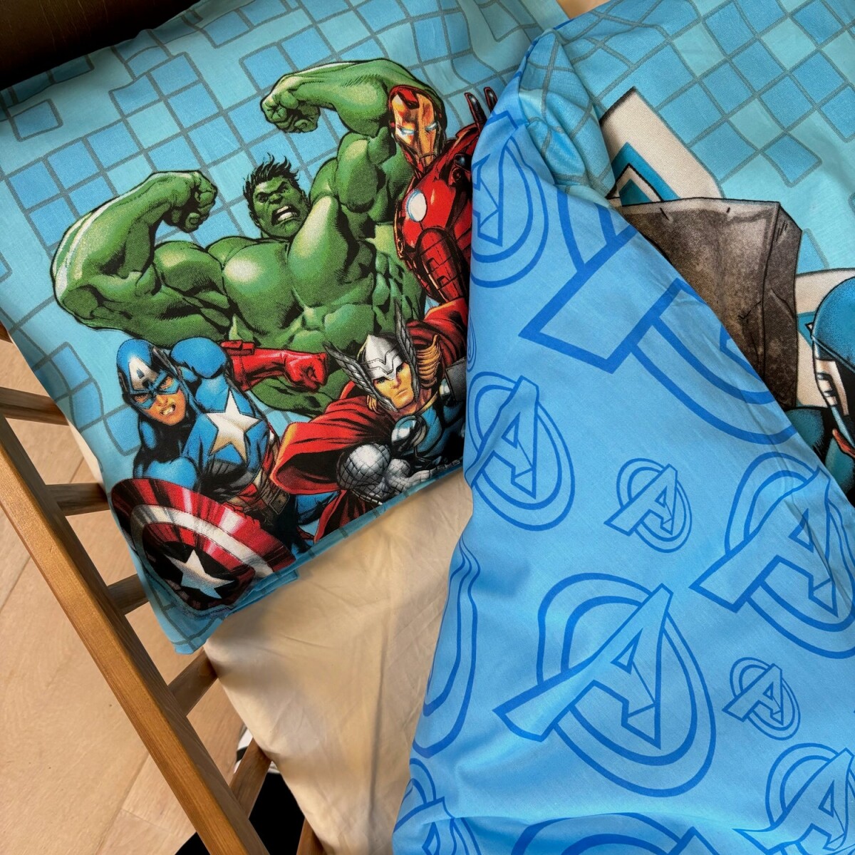 Sengetøj - Junior Str - 100X140 Cm - Avengers